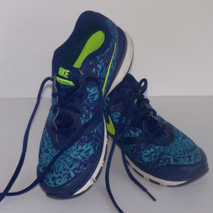 NIKE  Print Women's Size 6  Running Shoes
